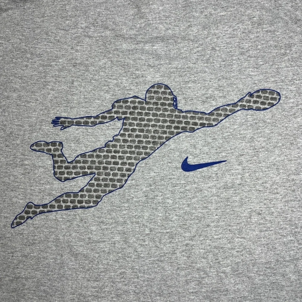 Vintage‎ Nike Team T-Shirt Men's XL Gray Football Diving Graphic Air Logo Y2K